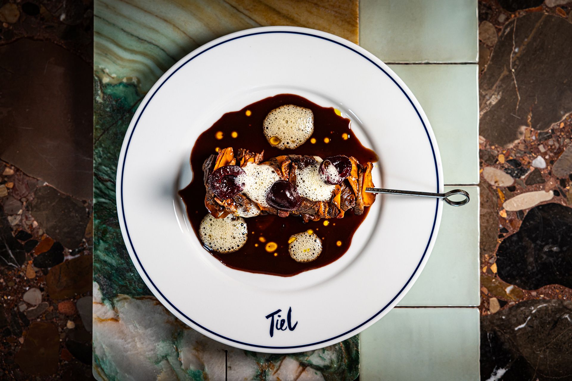 Tiel. Eten. Lef. Wijn. Karakter. En verder geen gedoe.